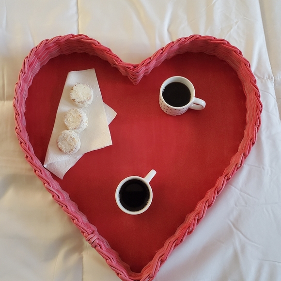 Heart Shaped Paper Tray - Picture 2 of 16